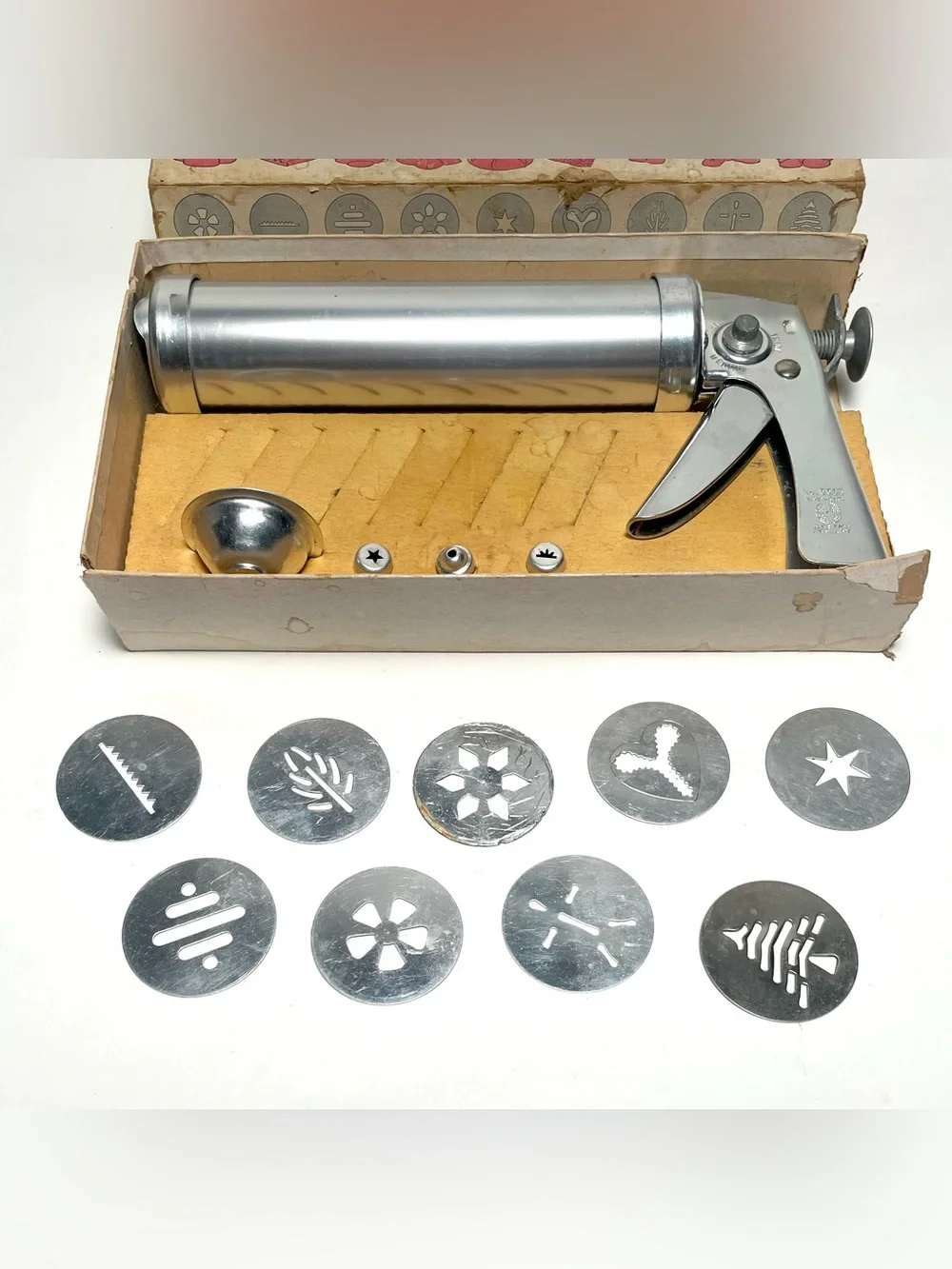 Vintage Wear Ever Cookie Gun and Pastry Decorator Trigger Quick No 3365 in box